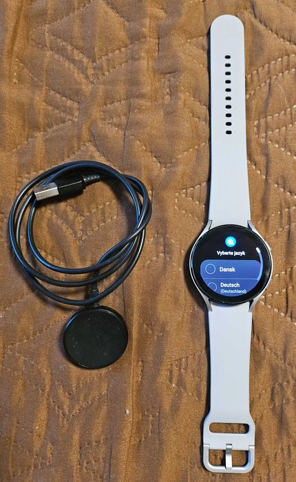 смарт часовник GALAXY watch 4 LTE