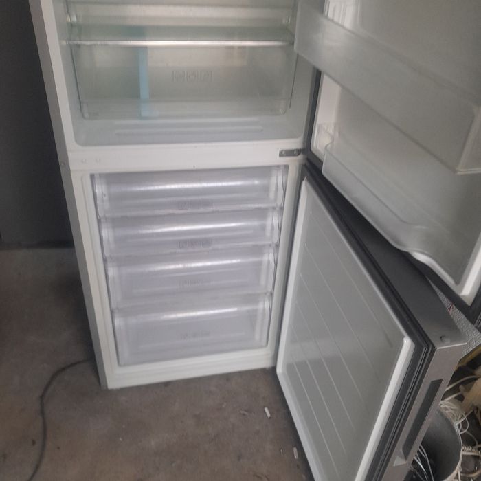Продам холодильник хайер