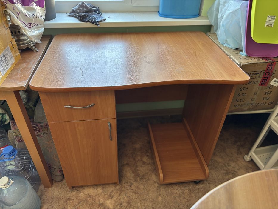 Стол для компьютера