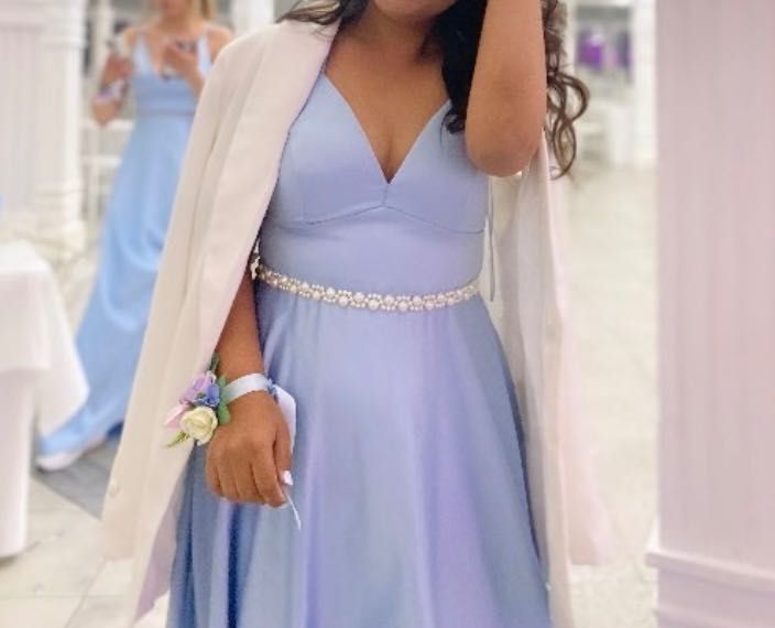 Рокля: светло син сатен