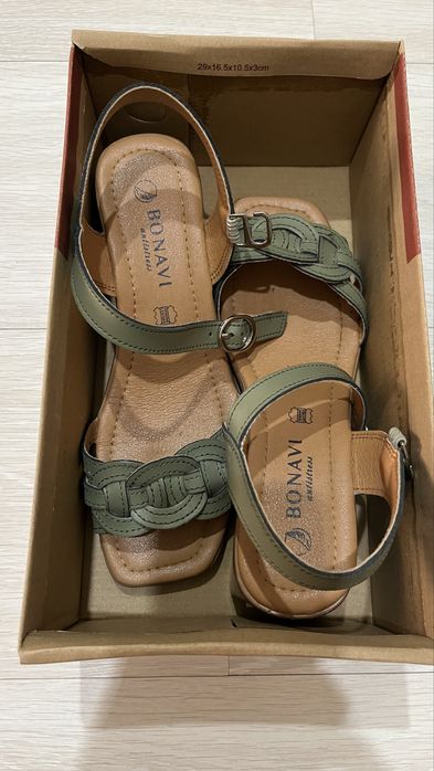 Продам босоножки