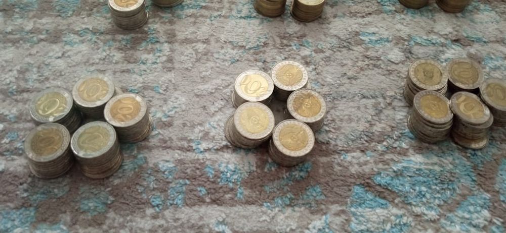 Монеты номиналом 200 т