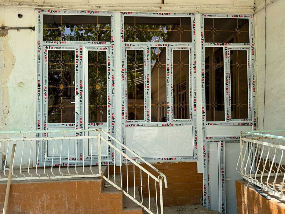 Akfa eshik rom vitraj