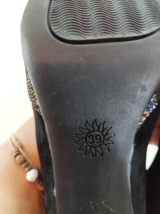 Pantofi din piele întoarsă Nr 39, stare impecabilă