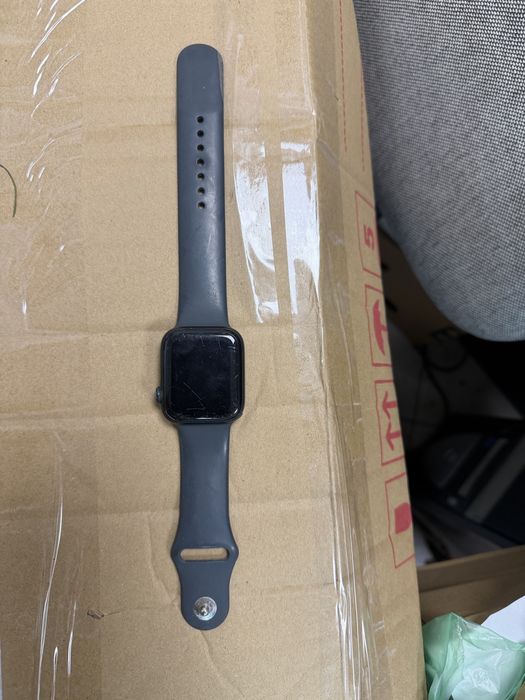 Продавам apple watch SE 44mm