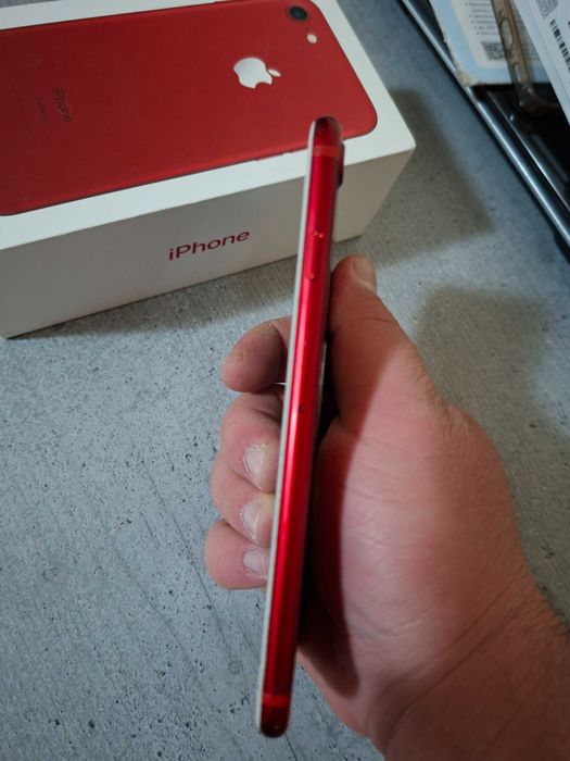 Iphone 7 product red