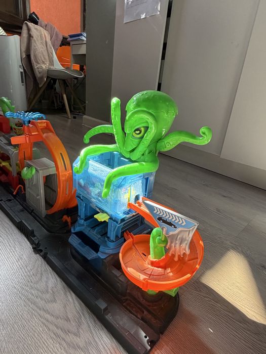 Автомойка Hot Wheels с осьминогом