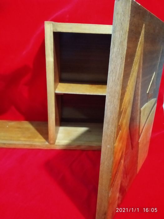 Полка  настенная деревянная