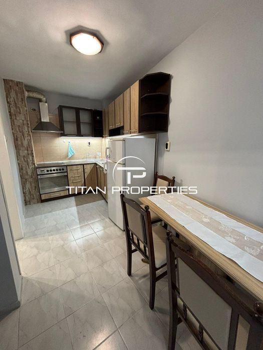 Тристаен, под наем, Център