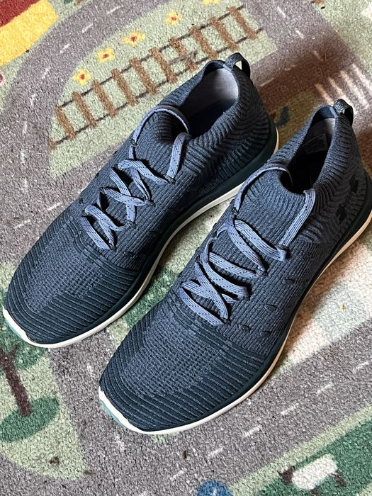 Adidași sport Under Armour, mărimea 44.5/ 28.5 cm
