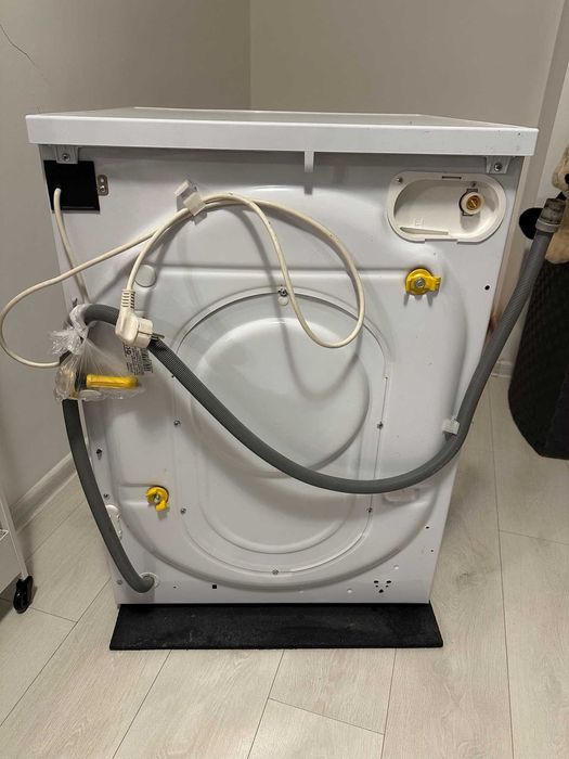 Пералня със сушилня Hotpoint Ariston Aqualtis (9/7 кг) – за части