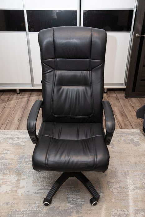 Кресло офисное в отличном состоянии