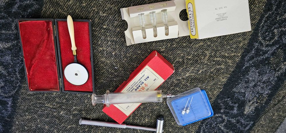 diverse instrumente medicale inceput si sfarsit de colectie