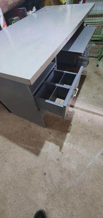 Stol kompiyuter uchun. Ham kassa