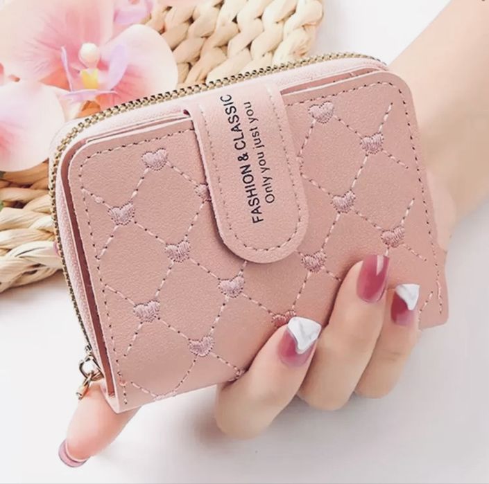 Портфейл с цип в розово