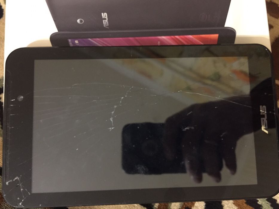 Продам на запчасти планшет