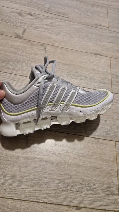 Кроссовки Adidas megaride