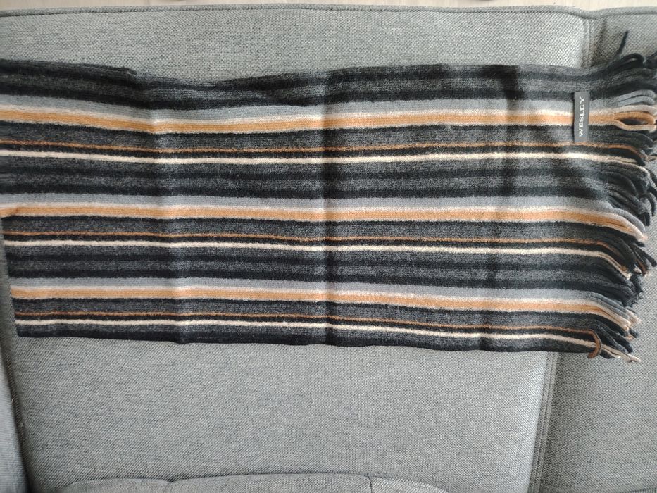 Продавам вълнен шал разноцветен