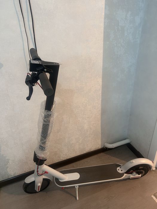 Продам электросамокат e-scooter