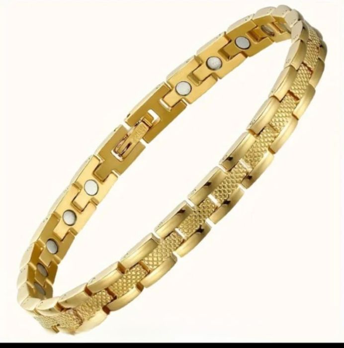 Изящна дамска магнитна гривна от титаниева стомана Меркатор 30 лв.