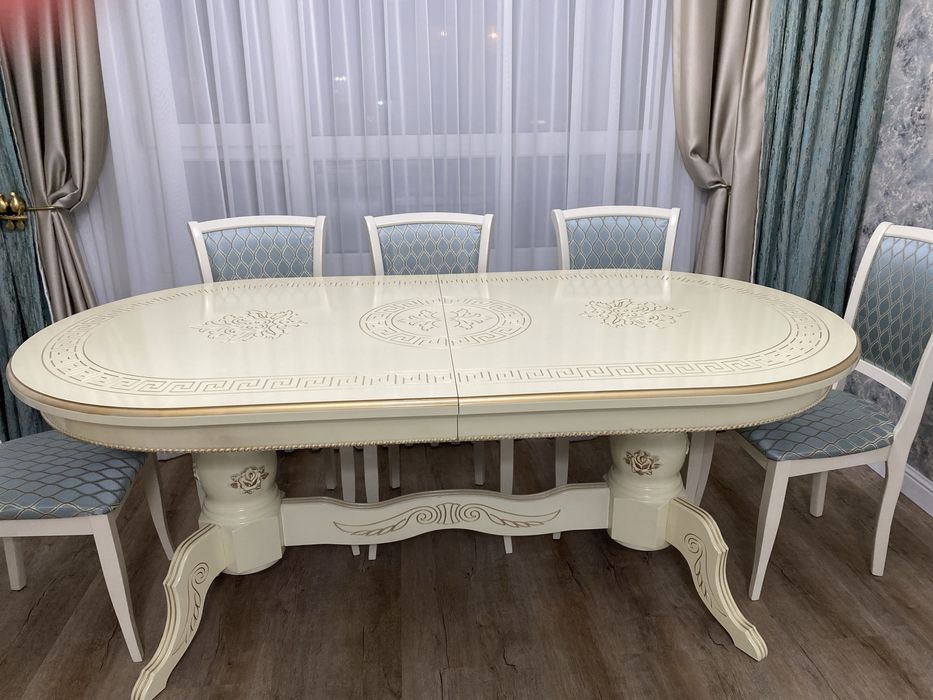 Стол для гостинной ,