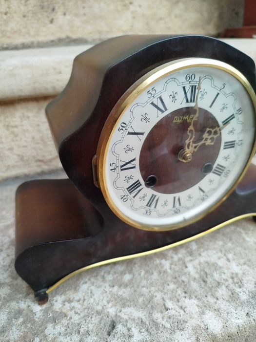 Стар каминен часовник