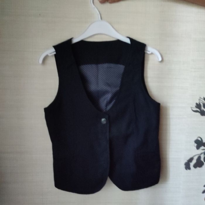 Продам жилет школьный