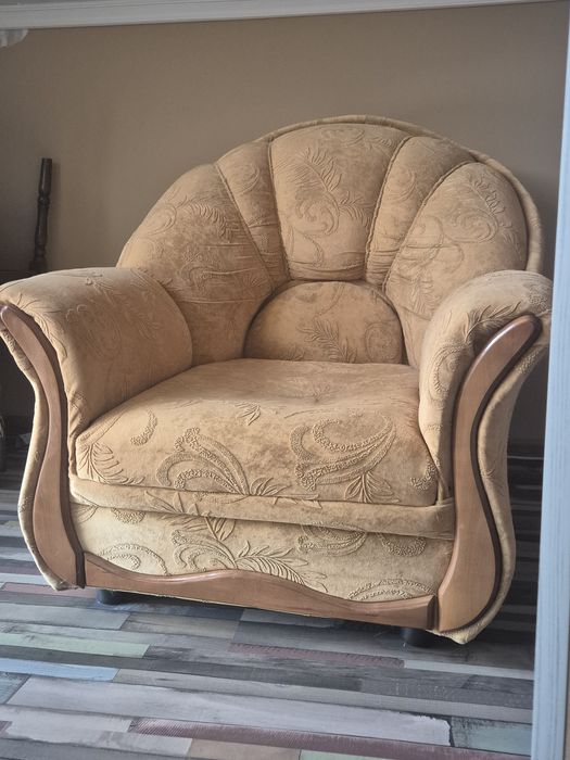 Масивен футьойл с дървени елементи