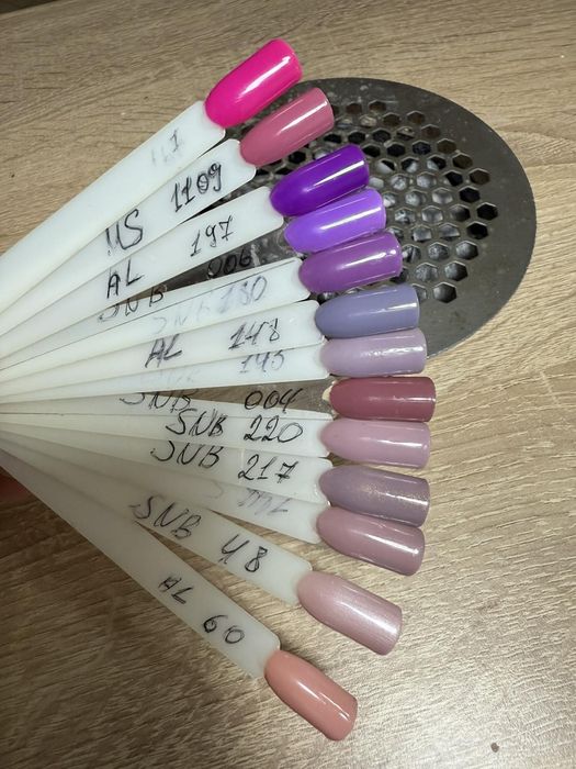 Продавам гел лакове на SNB и Alexandra’s с ТРО- 10 лв бр.