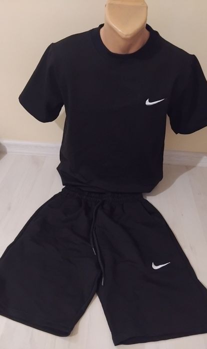 Compleu baieti Nike.