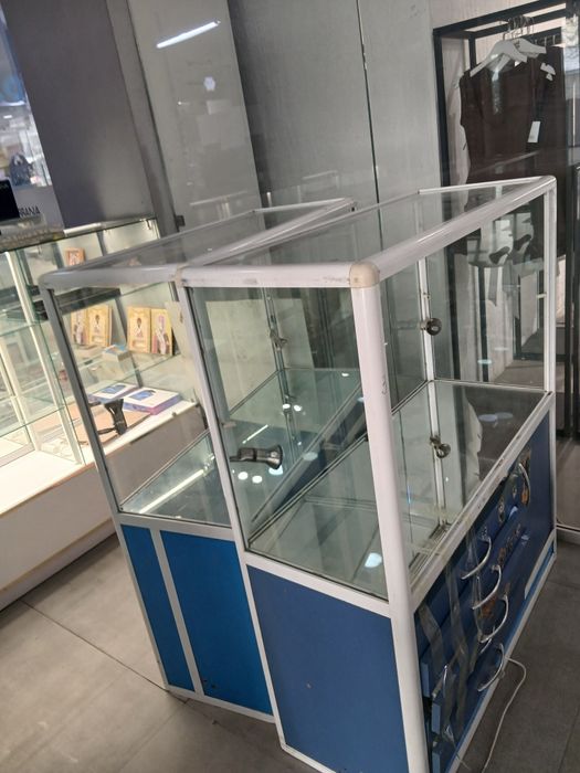 Витрина стеклянная