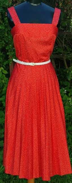 Rochie roșie cu picouri,  plisata  vintage