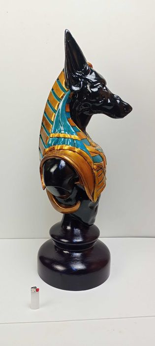 piesa de sah supradimensionata, reprezentant zeu egiptean Anubis. este element de decor, 71cm pla, pictat manual