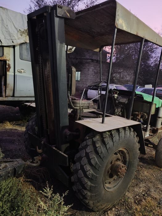 Трактор, вилочный погрузчик