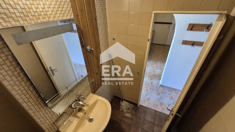 ЕКСКЛУЗИВНО ЕРА/ТЕРА продава тристаен апартамент в ж.к. Фондови жилища