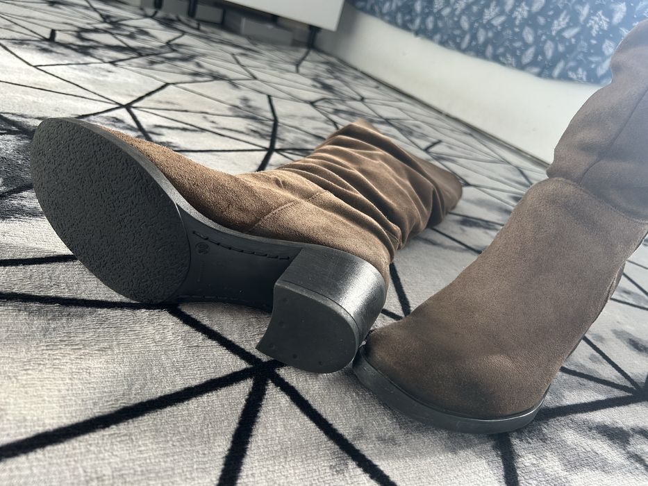 Кафеви велурени ботуши