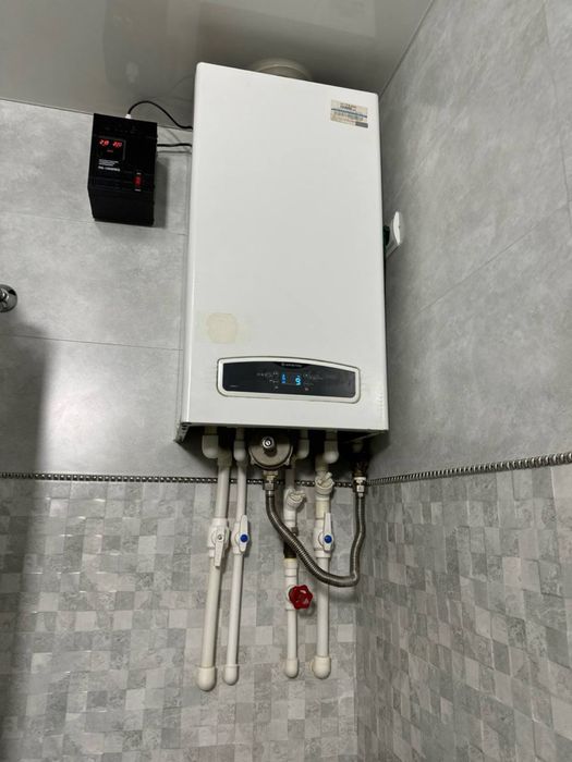 Двухконторный котёл , радиаторы в хорошем состояние