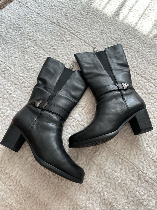 Продам зимние кожаные сапоги