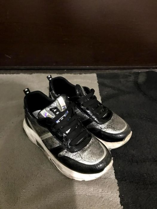 Женские кроссовки