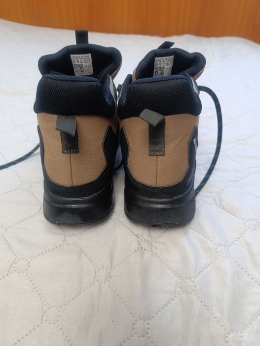 Почти нови   зимни  мъжки боти Adidas terrex