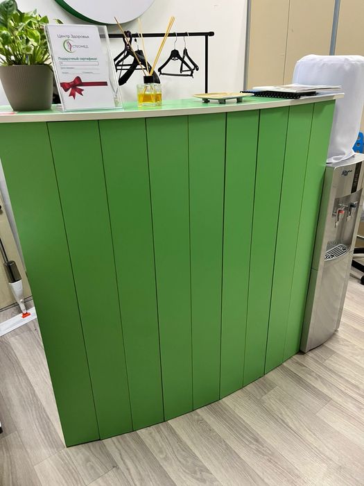 Срочно продаю мебель для офиса.