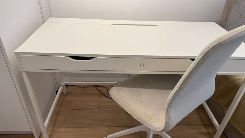 Бюро и стол IKEA – в отлично състояние