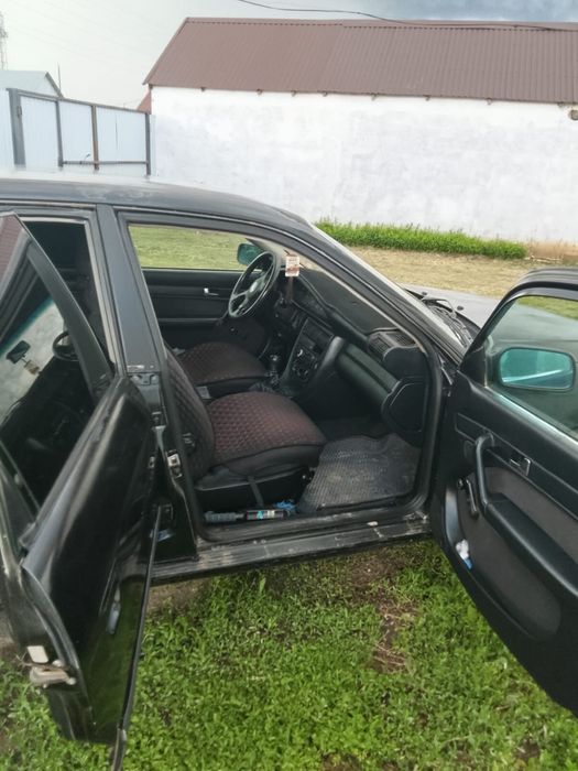 Машина   Audi 100