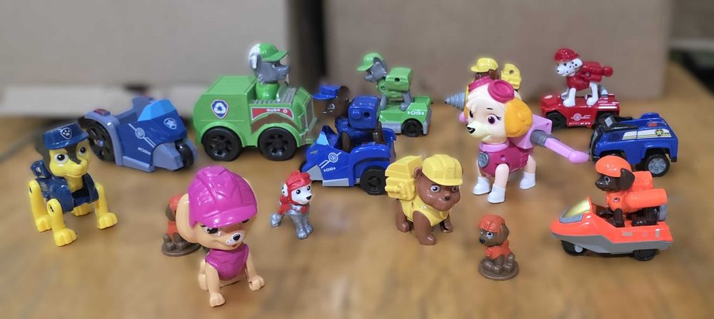 ЛОТ Пес Патрул - над 10 превозни средства + 20 фигурки Paw Patrol