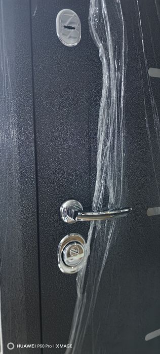 Продам входную дверь