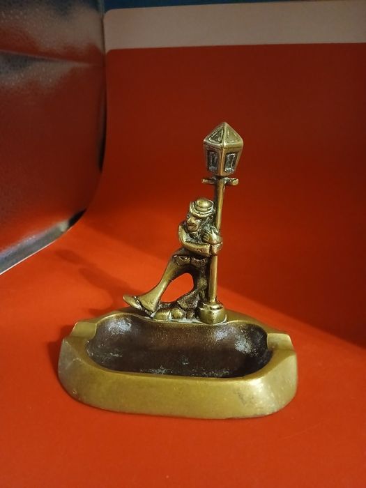 Scrumieră din bronz