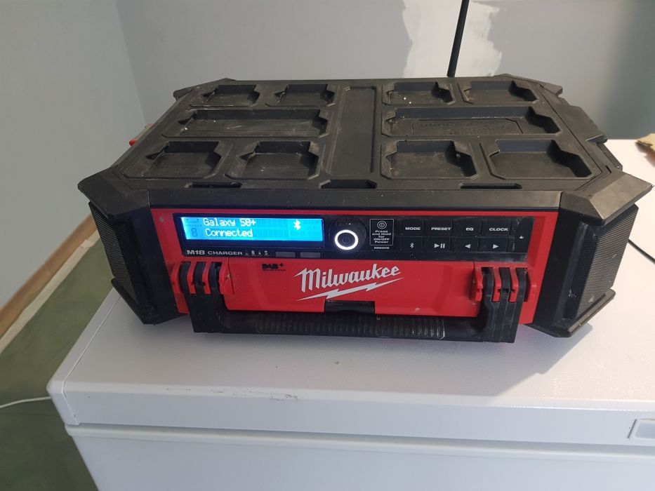 Vand radio milwaukee m18
