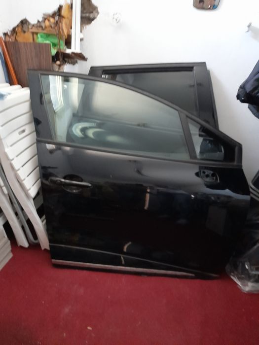 Vând 2 uși partea drepta Renault clio 2019