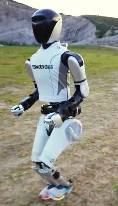 Робот гуманоид с ИИ STAR-1