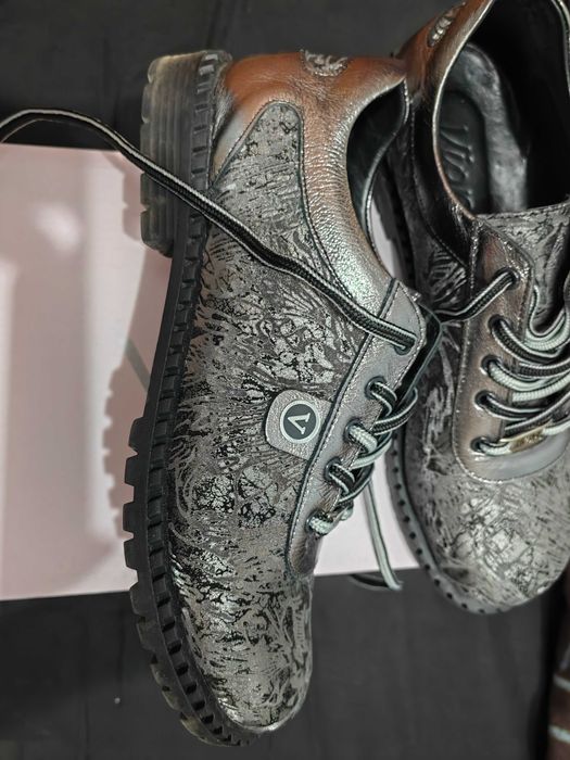 Продавам чисто нови обувки